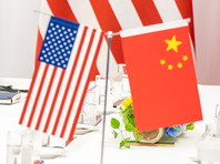 Администрация США изучает возможность ограничить поток портфельных инвестиций в Китай и потребовать делистинга китайских компаний с американских фондовых бирж, передает ТАСС со ссылкой на агентство деловых новостей Bloomberg
