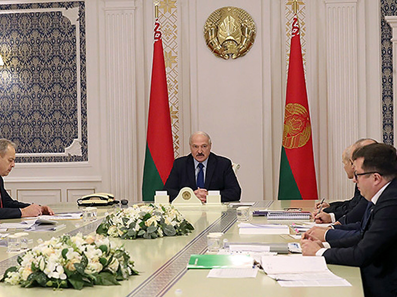 Белоруссия будет стремиться поставлять с российского рынка 30-40% от необходимых объемов нефти, заявил президент страны Александр Лукашенко на совещании по вопросам повышения эффективности реализации нефтепродуктов на экспорт