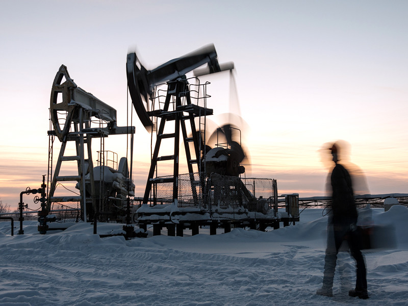 Стоимость российской нефтяной смеси Urals на некоторых площадках в Северо-Западной Европе упала до 16,2 доллара за баррель, что стало отрицательным рекордом с 1999 года. Однако эксперты не исключают, что это не предел. И в любом случае такие низкие цены на нефть сохраняться на протяжении долгого периода