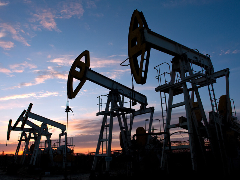 Bloomberg узнал об отказе России наращивать добычу нефти
