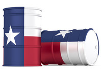 Падение нефтяного рынка усилилось во вторник после того, как стало известно, что регулятор, отвечающий за освоение нефтяных месторождений в штате Техас, Texas Railroad Commission, не принял решения по поводу предложения снизить добычу нефти