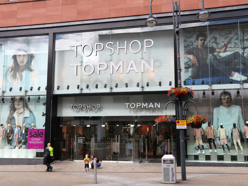 Британская компания Arcadia, владеющая брендами одежды Topshop, Topman, Burton и другими, не смогла справиться с последствиями коронакризиса и начала процедуру банкротства