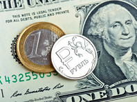 В пятницу вечером рубль продолжил дешеветь к доллару и евро