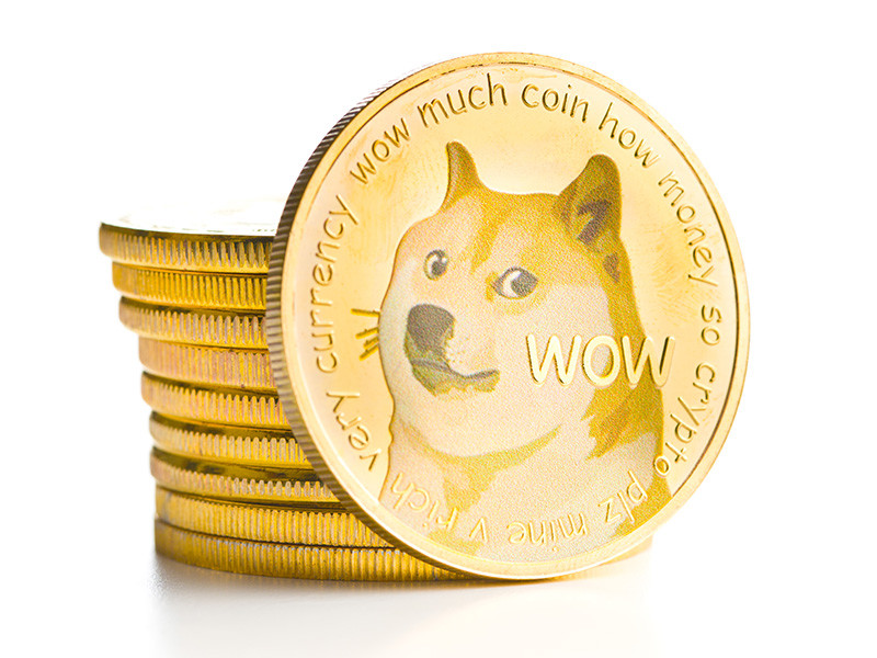 Шуточная криптовалюта Dogecoin упала в цене после того, как ее упомянул Илон Маск на шоу Saturday Night Live. Бизнесмен пытался объяснить ведущим передачи, в чем суть цифровой монеты, но в конце согласился, что "это разводка"
