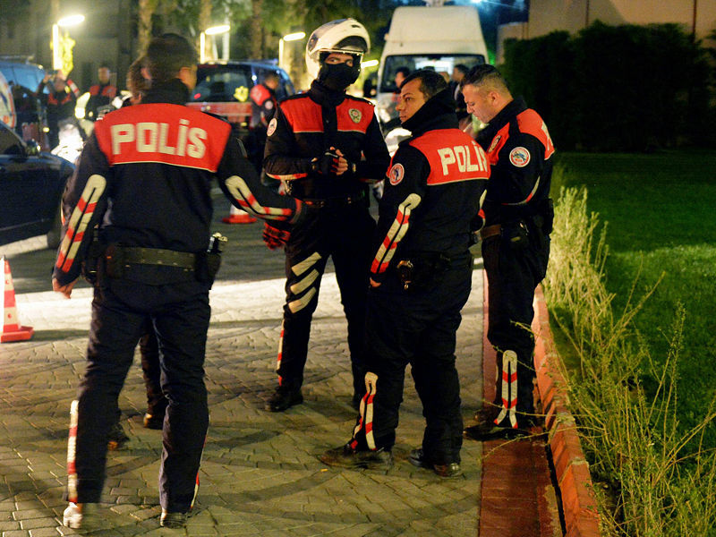 Полиция Турции объявила в розыск 29-летнего доктора биологических наук Аталая Ф. Его подозревают в убийстве четырех человек. Причем две жертвы ученого имели российское гражданство