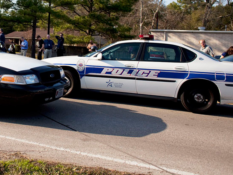 В штате Техас в США полицейские застрелили 42-летнюю Кристи Шитс, которая перед этим совершила двойное детоубийство. Жертвами злоумышленницы стали ее дочери, одна из которых не достигла совершеннолетия