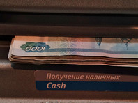 В Москве сотрудница метро похитила 100 тысяч рублей, забытые пенсионеркой в банкомате