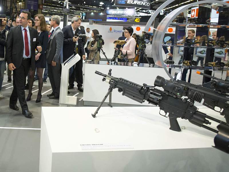 Французские полицейские задержали гражданина России, который, предположительно, совершил кражу двух снайперских винтовок на международной выставке вооружений Eurosatory 2016