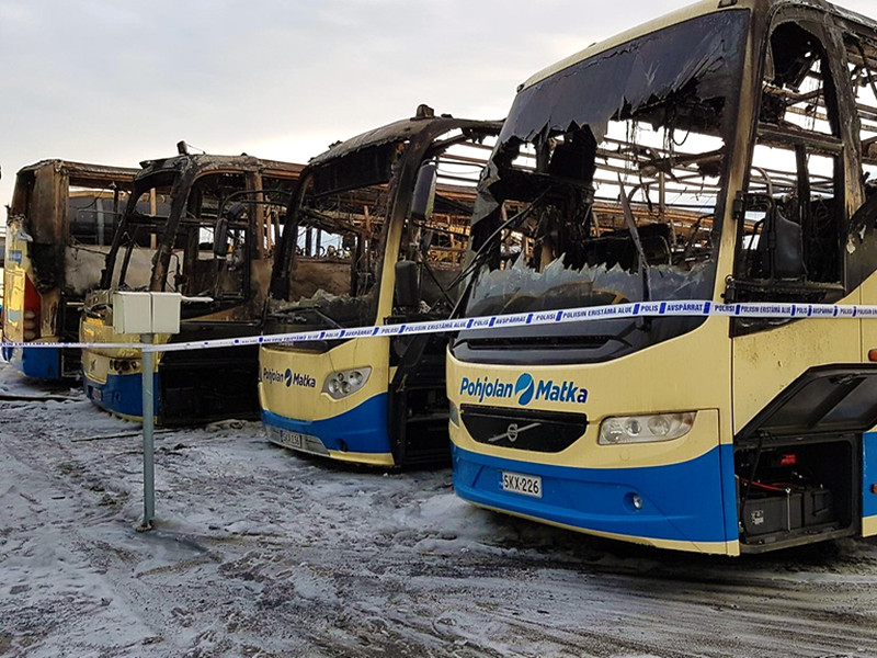 В ночь на 10 июня в автобусном депо города Вантаа в Финляндии вспыхнул пожар. В итоге десятки автобусов были сожжены или получили повреждения