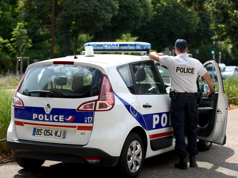 Во французских Альпах полиция задержала 37-летнего мужчину, который напал на семью туристов с детьми и устроил поножовщину
