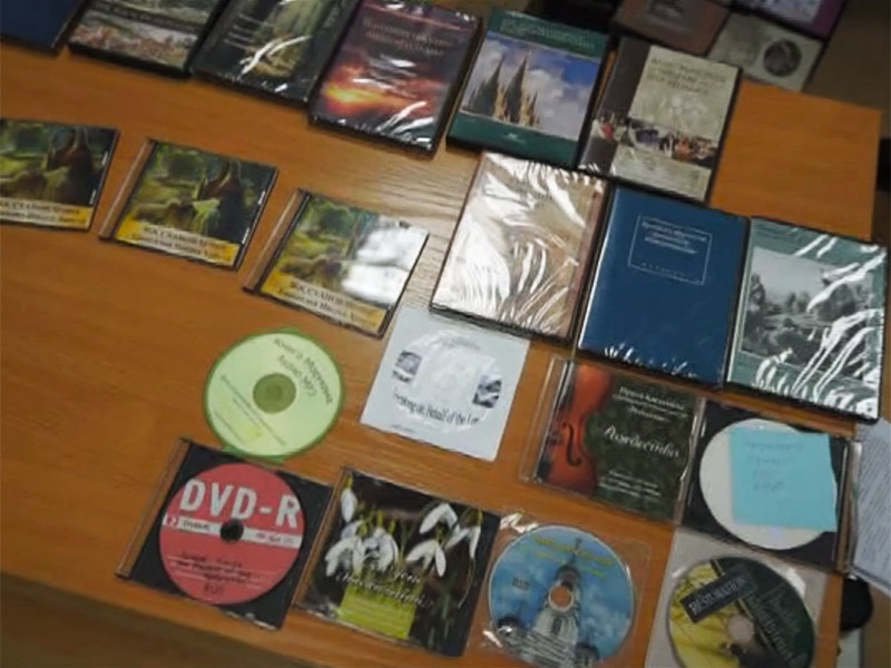 Приморские полицейские обнаружили во время проверки одной из религиозных организаций диски, предположительно содержащие порнофильмы с участием несовершеннолетних