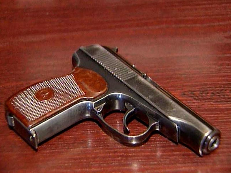 Челябинец украл у спящего полицейского пистолет и принес в прокуратуру