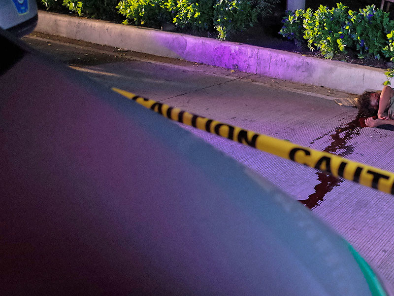 Труп 45-летней Авроры Мойнихан был обнаружен на обочине дороги в Маниле 9 сентября, пишет Time. Женщина скончалась от множественных огнестрельных ранений. При ней находились четыре пакетика амфетамина