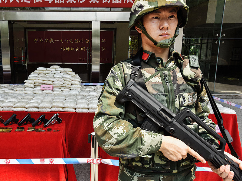 Во время полицейской операции в провинции Гуандун на юге Китая полицейские изъяли две тонны метамфетамина и задержали по меньшей мере 11 подозреваемых