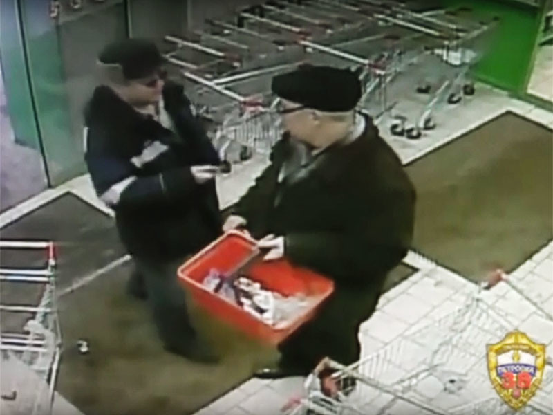 Столичные полицейские задержали посетителя магазина "Пятерочка", который устроил поножовщину на выходе из супермаркета