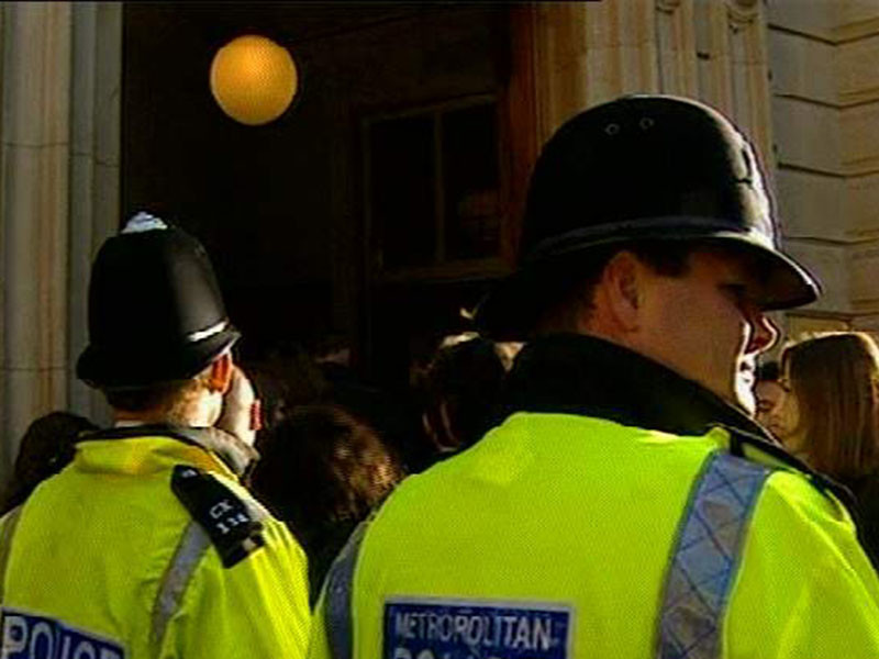 Британские правоохранители обыскали 300 маникюрных салонов в поисках рабовладельцев