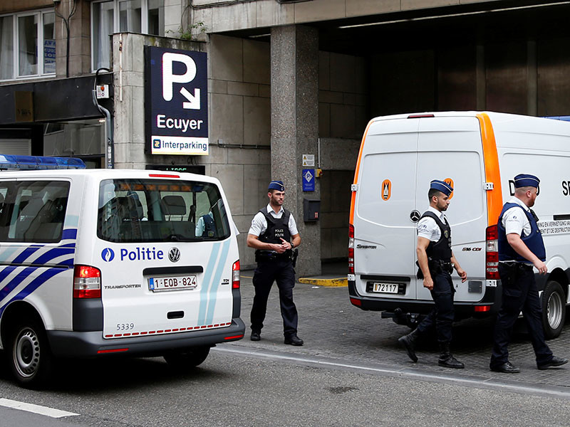 Министерство внутренних дел Бельгии отстранило от работы одну из сотрудниц, позировавшую перед камерой в обнаженном виде