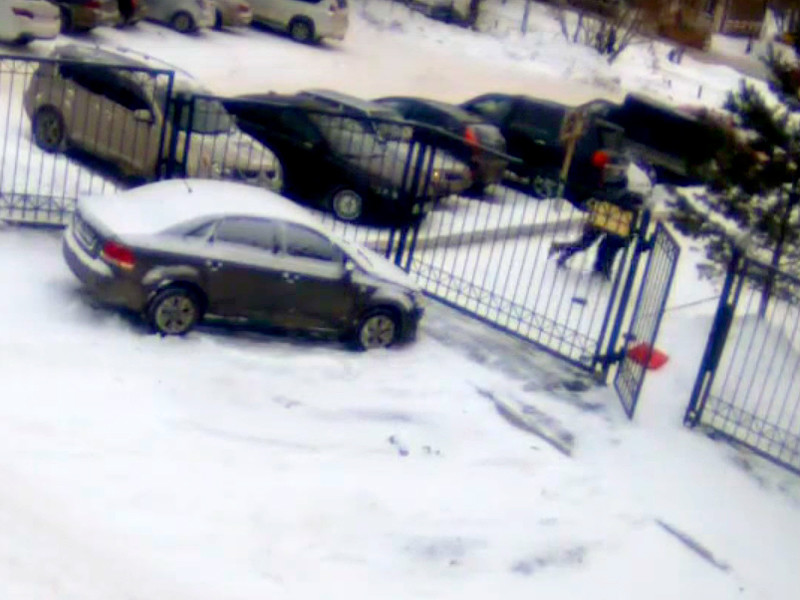 В Перми автовладелец сломал челюсть и нос пожилому инвалиду, который убирал снег возле его машины