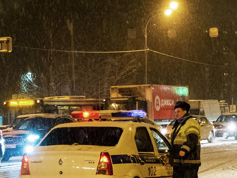 Сотрудники правоохранительных органов Самары выясняют обстоятельства убийства человека, совершенного в кафе "Старый замок" на Московском шоссе в ночь на 8 января