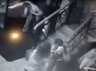 Управление СК РФ по Самарской области обнародовало видеозапись "рождественской" драки, произошедшей в кафе "Старый замок". В ходе нее посетители кавказской внешности зарезали бывшего бойца полицейского спецназа и ветерана чеченской кампании