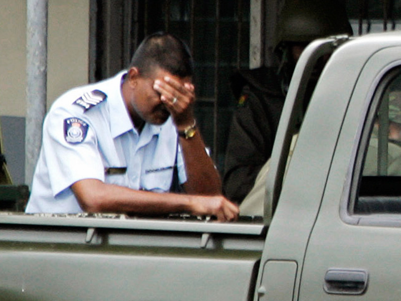 У полиции Фиджи, расследующей загадочное убийство гражданина РФ Юрия Шипулина и его жены Натальи Герасимовой, не осталось никаких "зацепок". Фактически расследование зашло в тупик, пишет Fiji Sun со ссылкой на бригадного генерала полиции Ситивени Килихо
