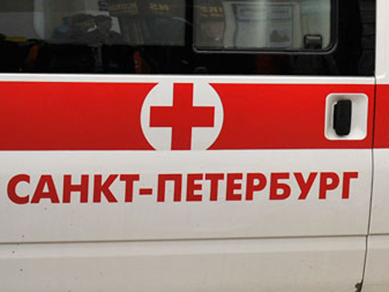 В результате падения 16-летняя девушка получила телесные повреждения различной степени тяжести и была госпитализирована в одну из больниц Санкт-Петербурга