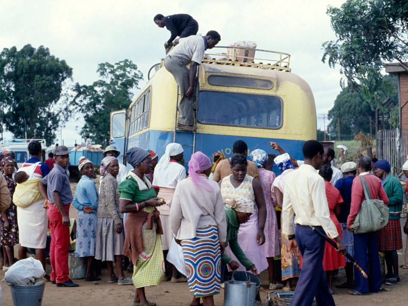В Зимбабве четыре пассажирки изнасиловали в микроавтобусе учителя