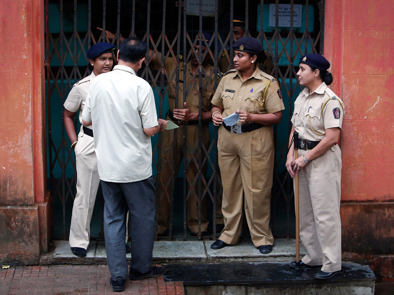 В Индии полицейских заподозрили в убийстве 16-летней девушки из Непала и модели, которые сообщили о групповых изнасилованиях и пытках