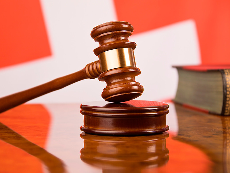 Суд в Швейцарии во вторник вынес оправдательный приговор 59-летнему эскулапу, который обвинялся в преступной халатности при проведении хирургической операции