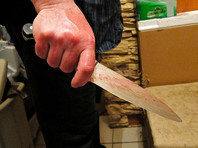 В Омске мужчина изрезал ножом гостя за брошенный на пол окурок