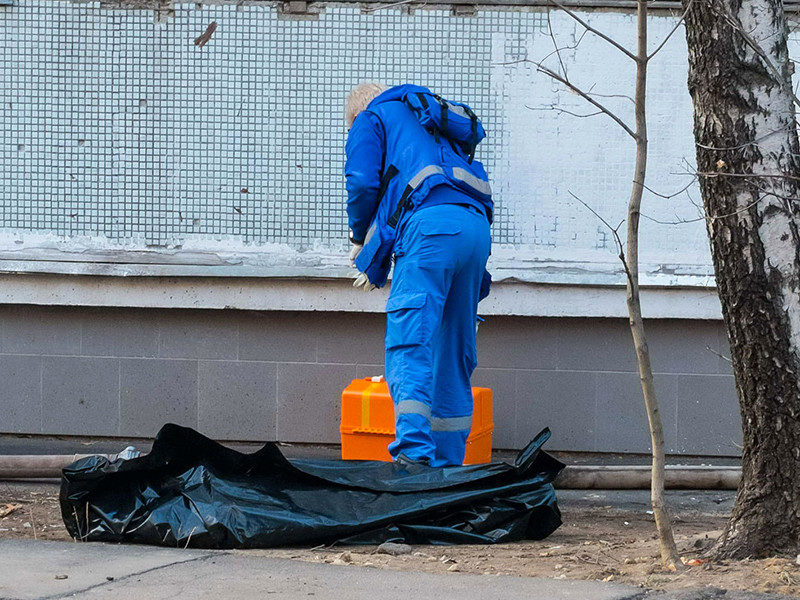 В городе Пушкине, входящем в состав Санкт-Петербурга, днем 17 мая нашли нашли тело 55-летнего местного жителя с множественными огнестрельными ранениями. В жестоком убийстве подозревают его брата