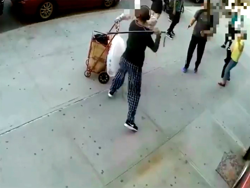 В Нью-Йорке арестован мужчина, ударивший тростью по голове 91-летнего прохожего