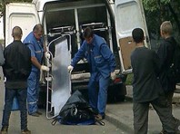 СУ СКР по Мордовии сообщает, что тела двух мужчин и женщины с многочисленными ножевыми ранениями были обнаружении в двух соседних квартирах многоэтажного дома в столице республики

