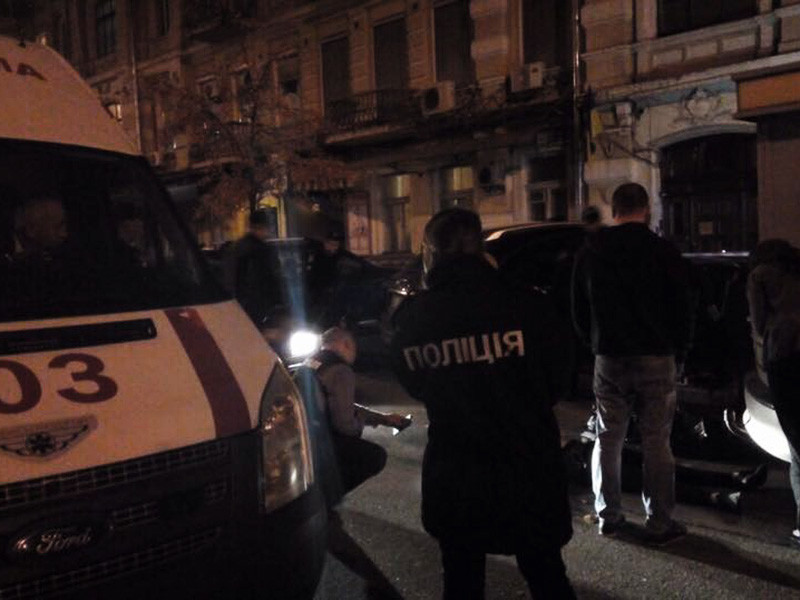 Украинские полицейские ищут преступников, совершивших убийство иностранца. Злоумышленник застрелил 29-летнего израильтянина неподалеку от синагоги
