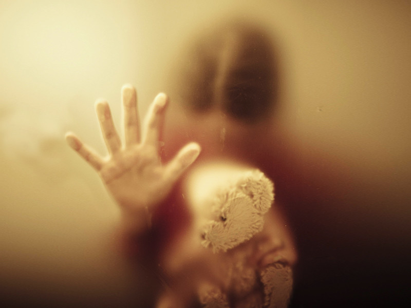Полиция Ханты-Мансийского автономного округа возбудила уголовное дело по факту жестокого избиения девочки, приехавшей в Россию из Средней Азии. По предварительным данным, к истязаниям малолетнего ребенка, которого два года держали взаперти, может быть причастна родственница потерпевшей
