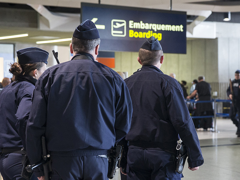 Вор влез в чемодан и сдался в багаж, чтобы обворовать пассажиров в аэропорту Парижа