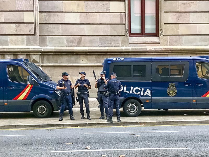 Сотрудники испанских правоохранительных органов начали 29 ноября утром спецоперацию в Каталонии и Мадриде, направленную против грузинского клана "русской мафии"


