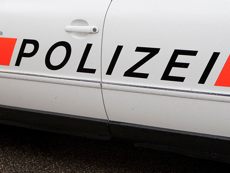 В Швейцарии водитель, который во время онлайн-шопинга сбил насмерть скутериста, приговорен к одному году условно
