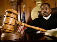 Суд США вынес приговор 41-летнему антисемиту из Голливуда Джеймсу Гонсало Медине, который признан виновным в подготовке теракта с подрывом синагоги.
Ксенофобу назначили наказание в виде пожизненного срока лишения свободы