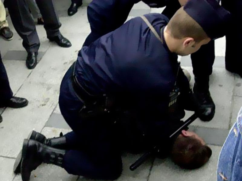 В Париже проведена облава на "русскую мафию": арестовано 35 человек, в том числе воры в законе
