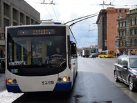 В петербургском троллейбусе пассажир напал на кондуктора с пистолетом и газовым баллончиком