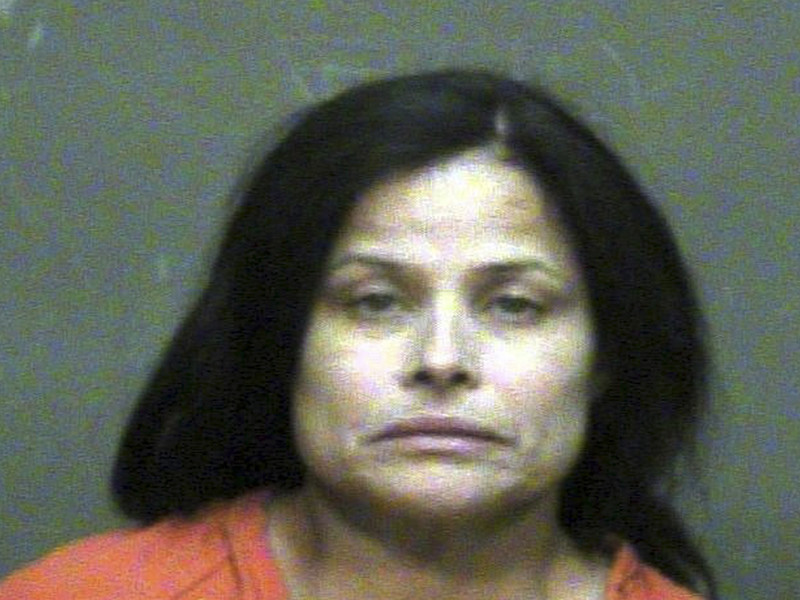 Суд штата Оклахома в США вынес 12 февраля приговор 51-летней Хуаните Гомес, которая признана виновной в жестоком ритуальном убийстве своей 33-летней дочери. Орудием преступления стал крест-распятие, который злоумышленница затолкала в горло потерпевшей. Гомес полагала, что ее дочь одержима бесами