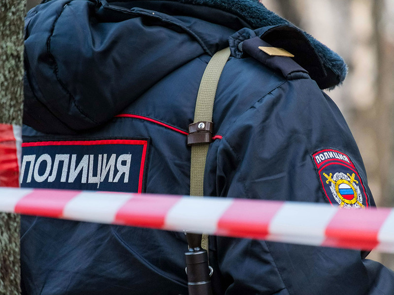 Ранее сообщалось, что два человека погибли в результате нападения на машину курьерской службы в Московской области. Преступники похитили семь миллионов рублей и оружие