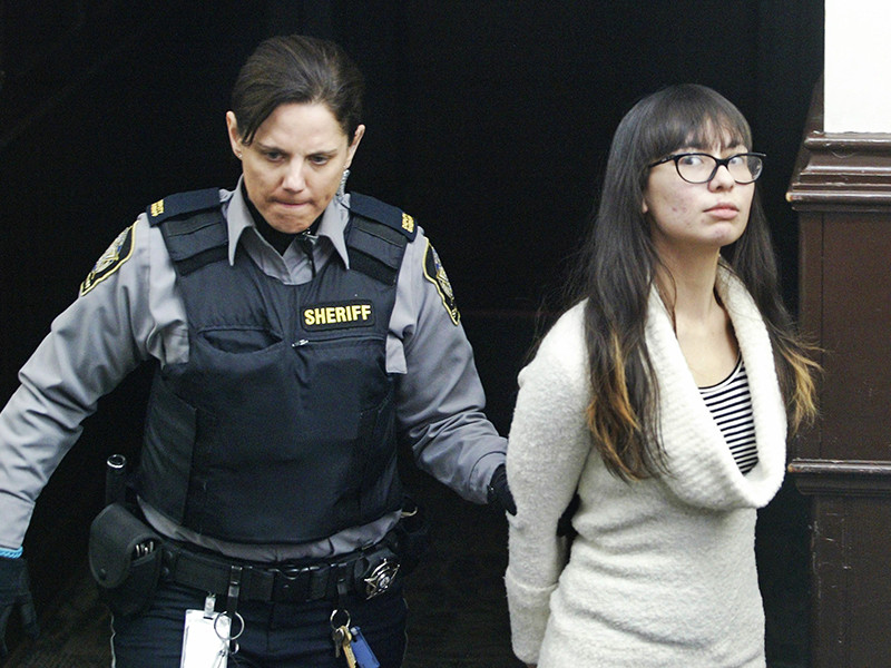Суд Канады вынес приговор 26-летней гражданке США Линдси Канте Суваннарат, которая вступила в сговор с целью организации массового убийства посетителей торгового центра в городе Галифакс (провинция Новая Шотландия)