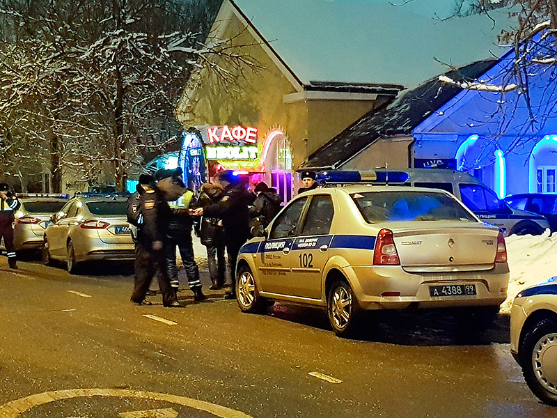 Столичные полицейские выясняют обстоятельства массовой драки, произошедшей в День всех влюбленных в кафе "Неолит" на Первой Курьяновской улице