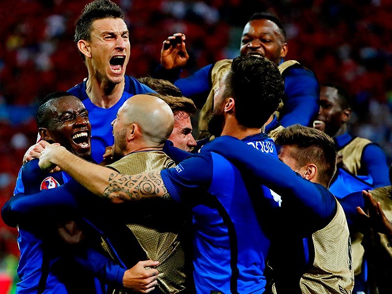 Французы добыли вторую победу на домашнем чемпионате Европы