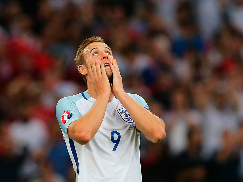 Футболист сборной Англии назвал гол Березуцкого ударом в челюсть