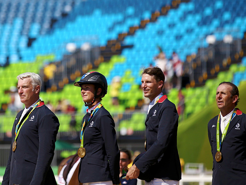 В командном турнире по конному конкуру на Олимпийских играх в Рио-де-Жанейро золото завоевали наездники из Франции, получившие от судей всего три штрафных очка