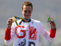 Британец Алистер Браунли завоевал золотую медаль в соревнованиях по триатлону на Олимпиаде в Рио-де-Жанейро с результатом 1 час 45 минут 01 секунда
