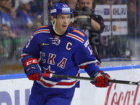 Нападающий СКА и капитан сборной России Павел Дацюк в детстве надеялся, что ему удастся совмещать посещение футбола и хоккея